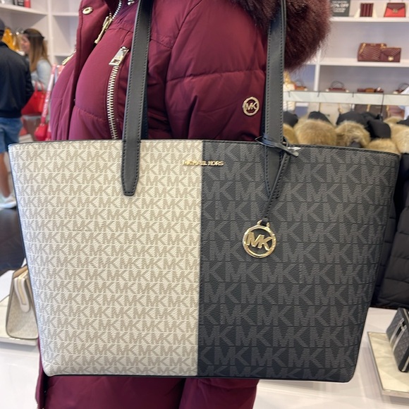 Michael Kors Jet Set Medium Two-Tone Logo Tote Shoulder Bag
BLACK COMBO
NWT - Picture 15 of 16